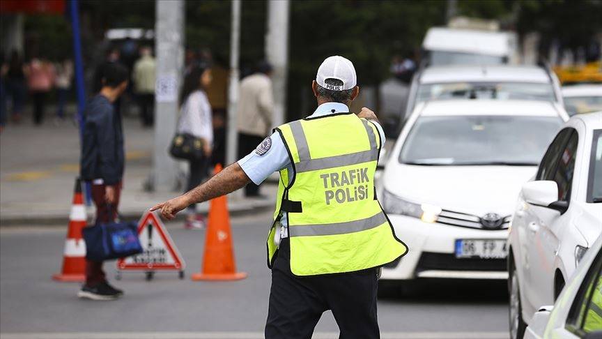 Yeni trafik kanunu geliyor! Kırmızı ışıkta geçmenin bedeli 30 bin TL’ye çıkacak! 1